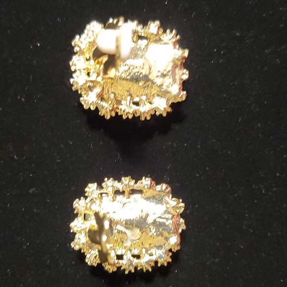 Amethyst Like Vintage Clip On Earrings - Picture 5 of 7